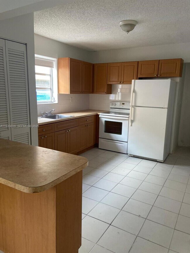 Foto del edificio - 640 E 2nd Ave