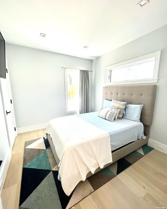 Foto del edificio - 37 Wakeman Rd