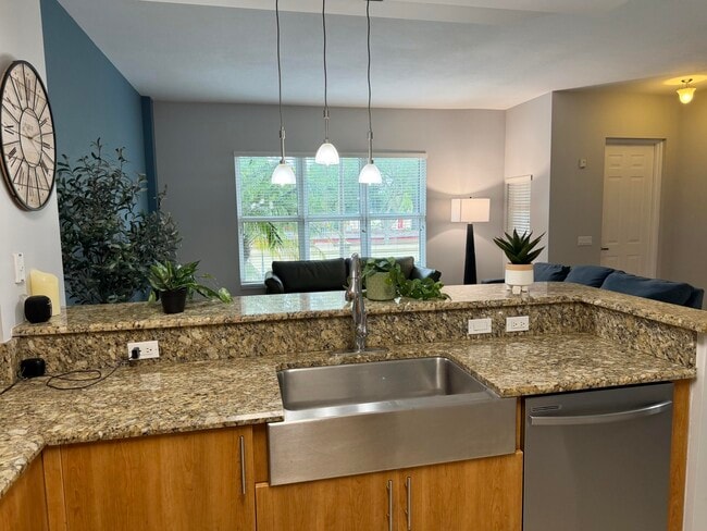 Building Photo - 2609 NE 14th Ave