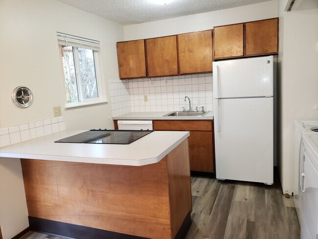Building Photo - 9138 NE Oregon St