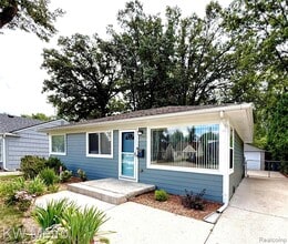 Building Photo - 15925 W 14 Mile Rd