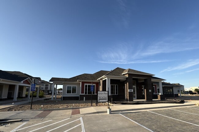 Building Photo - White Pines Apartments