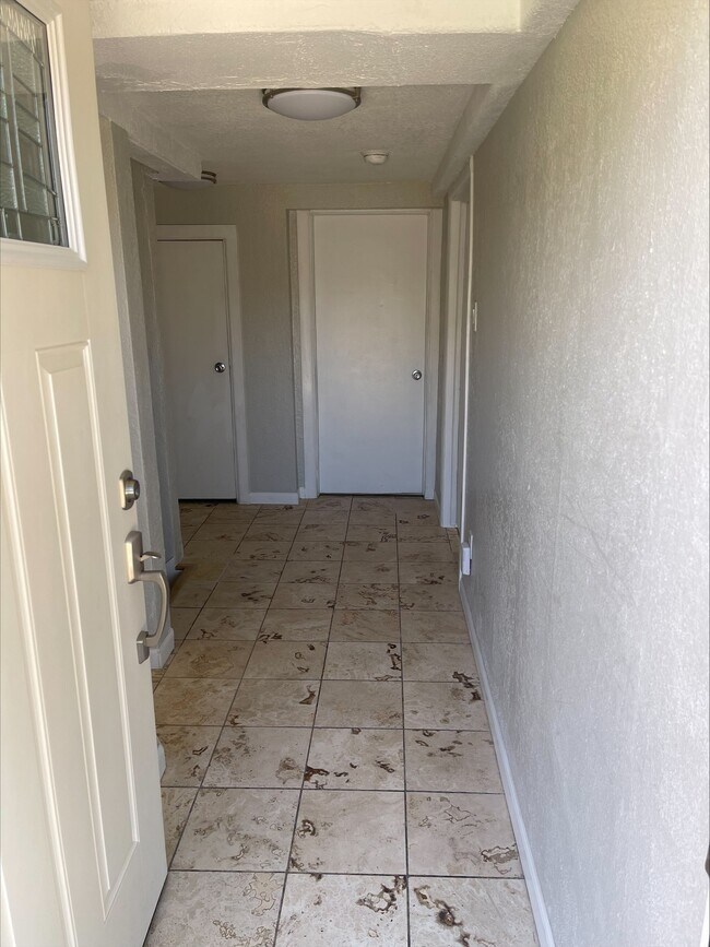 Building Photo - 317 E 400 S