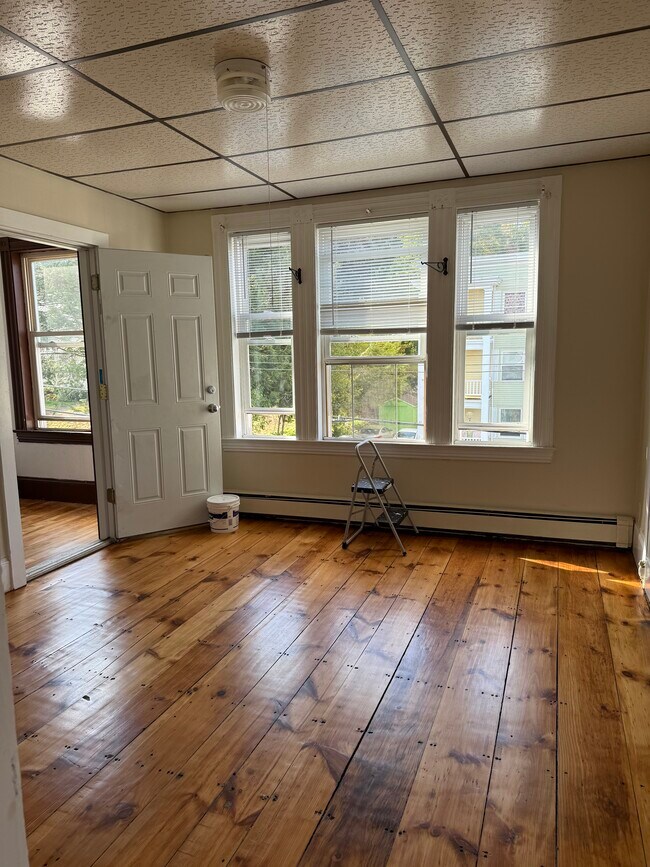 Building Photo - 46 Dunn St