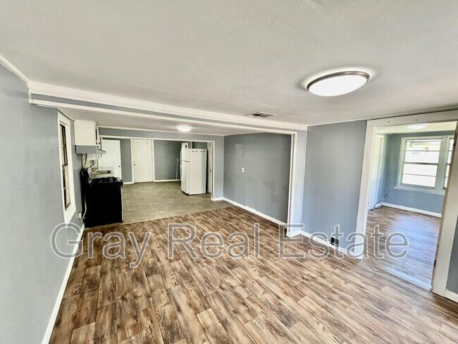 Building Photo - 315 N Bluff Ave