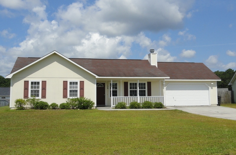 Foto principal - Minutes to Back Gate! Wood Laminate Floors!