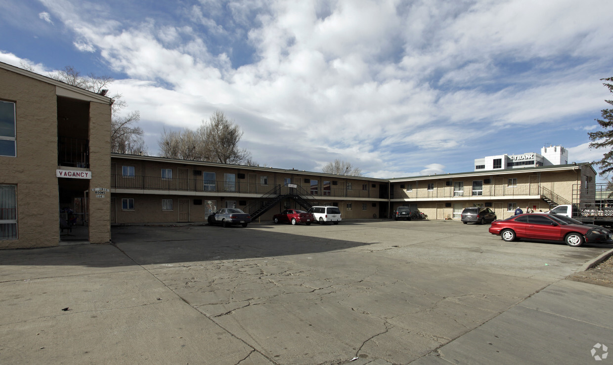Primary Photo - Columbine Apartments