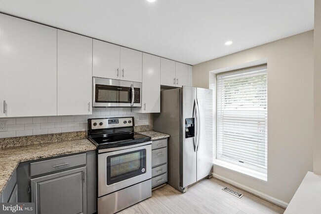 Foto del edificio - 1594 Poplar Grove Dr