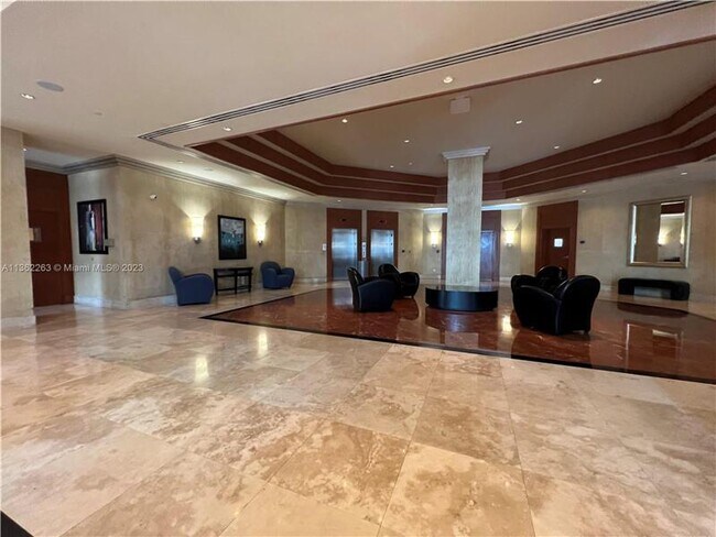 Foto del edificio - 7900 Harbor Island Dr