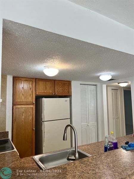 Foto del edificio - 5861 NW 16th Pl