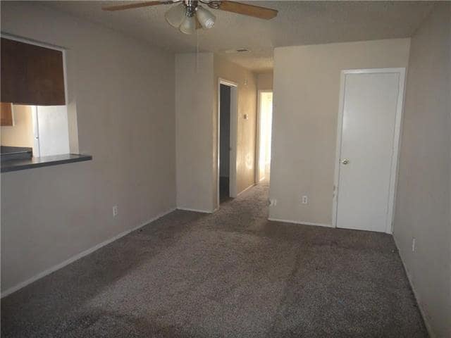 Foto del edificio - 504 Kings Way Dr