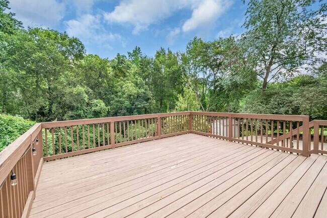 Foto del edificio - Space. Privacy. Possibility. — Your 3BR/3BA, 3 car garage, 1.43-Acre Charlotte Retreat Awaits!