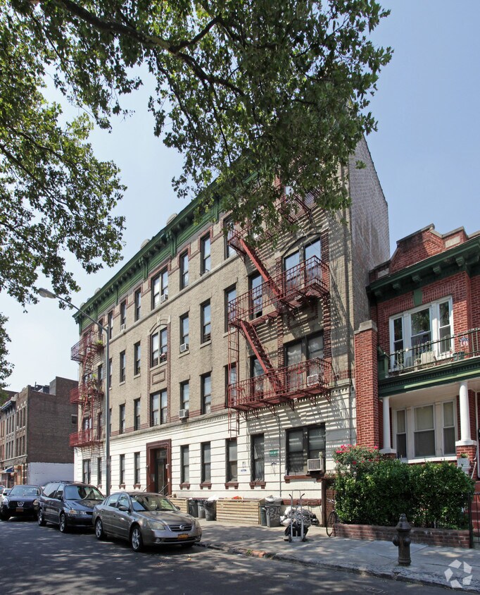Foto principal - 370 E 23rd St
