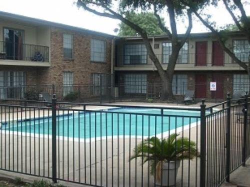 Piscina - Southern Oaks Apartments