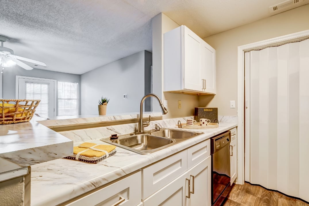 Primary Photo - Rivoli Run Apartments