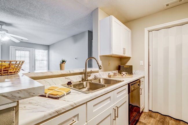 Building Photo - Rivoli Run Apartments