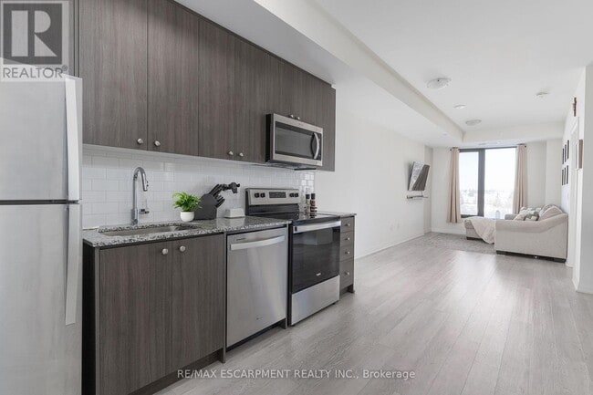 Building Photo - 1415 Dundas St E