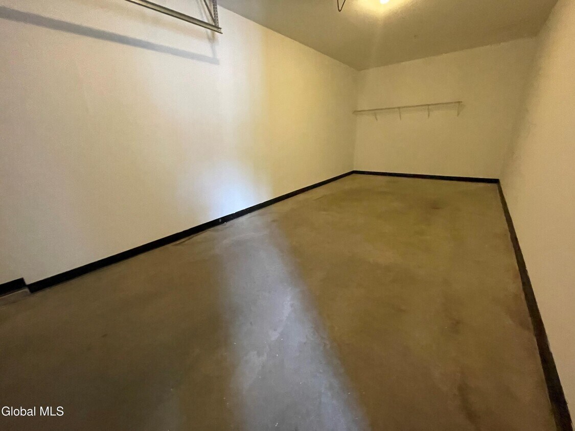 Foto principal - 74 Weibel Ave