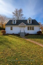 Building Photo - 7119 S Solon Rd