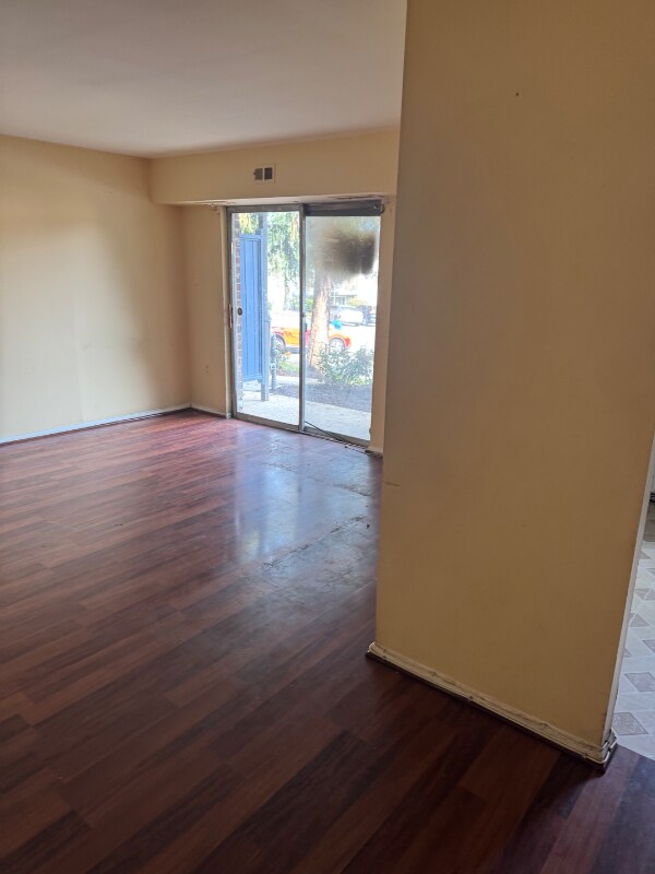 Foto del edificio - 11406 Cherry Hill Rd