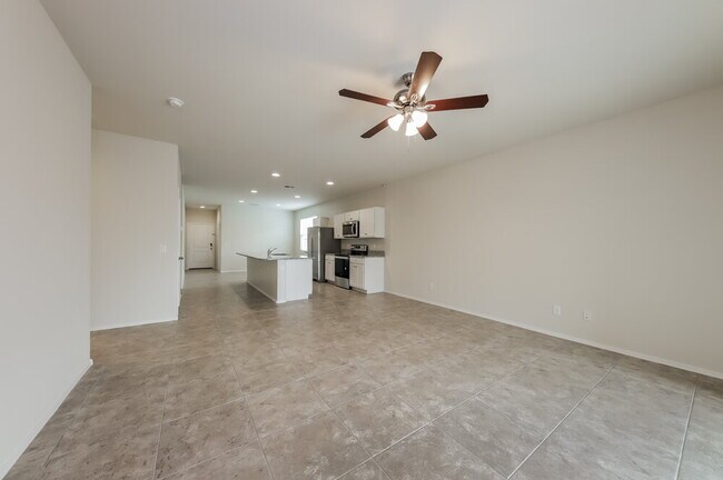Foto del edificio - 7843 West Riverside Avenue