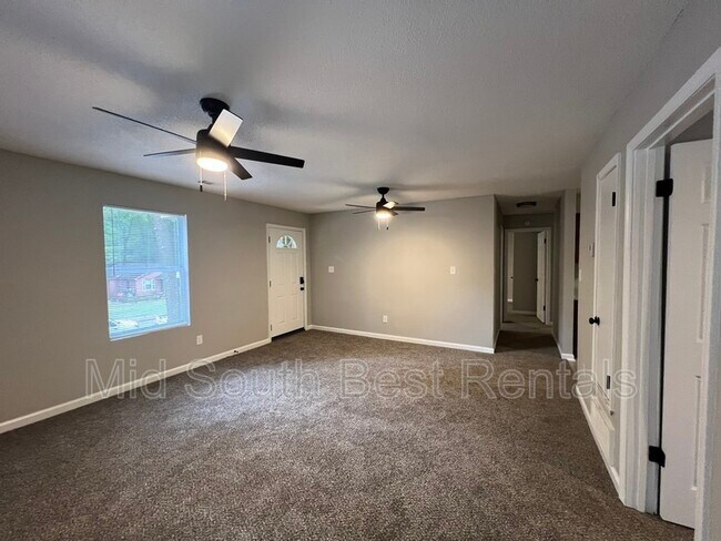 Foto del edificio - 56 W Rollins Rd