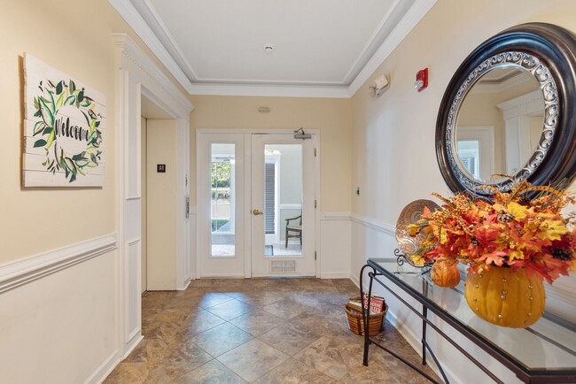 Building Photo - PRICE REDUCED!  ADORABLE 3 bedroom condo, ...