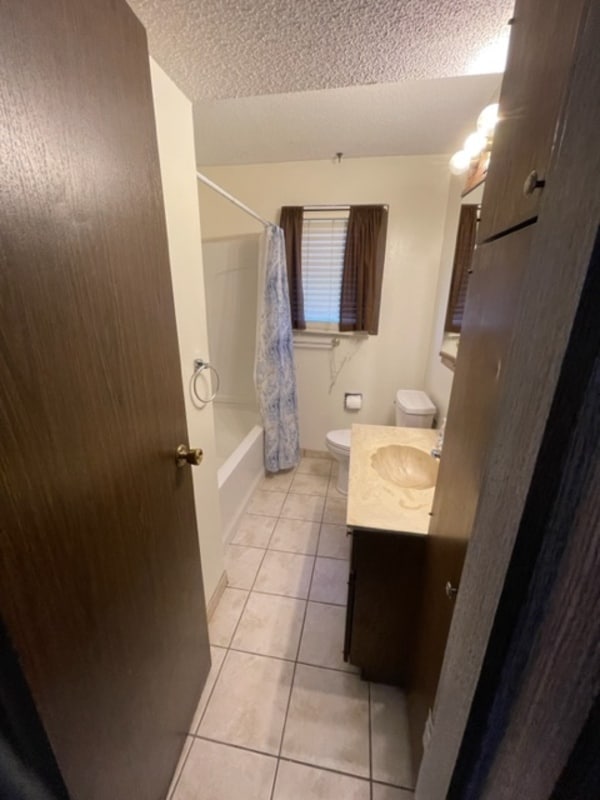 Building Photo - 909 E 24th Ave