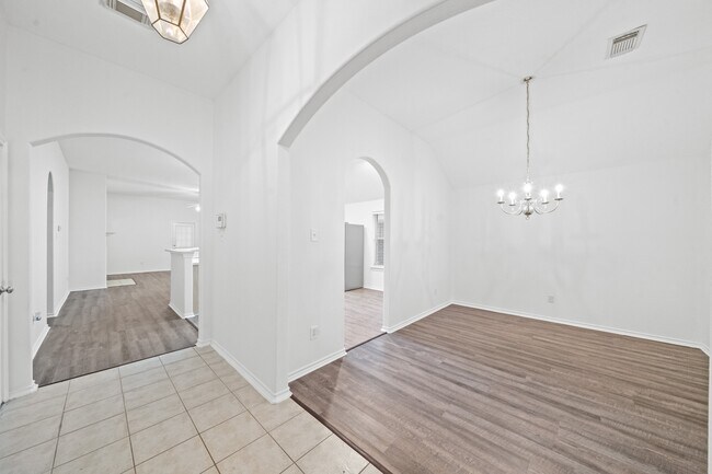 Foto del edificio - 5803 Afton Ridge Ln