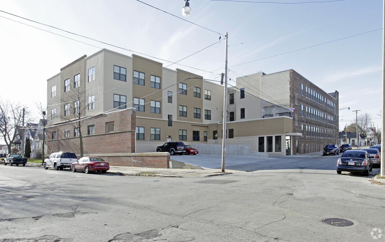 Primary Photo - Riverworks Lofts