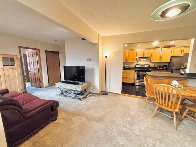 Foto del edificio - FURNISHED!! 2bed/1bath Condo Right Near Th...