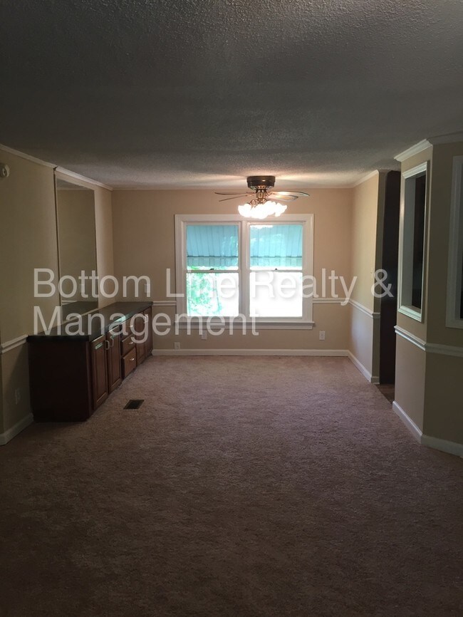 Foto del edificio - 2248 Hart Rd