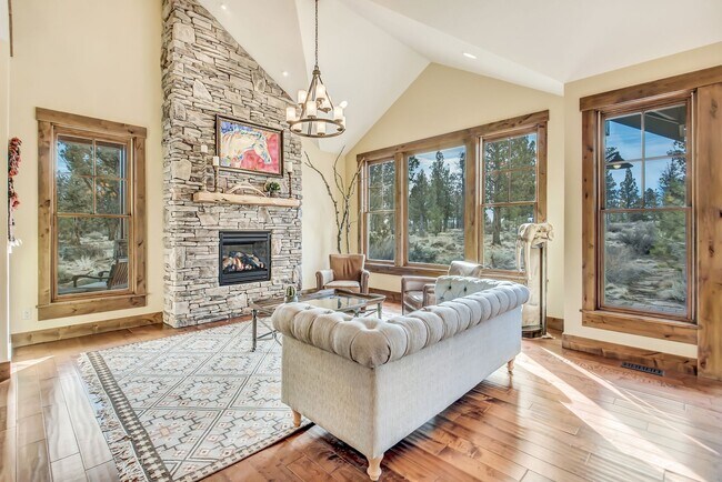Foto del edificio - Rare Tumalo Retreat on 10 Acres with Barn!
