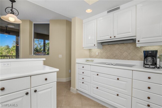 Foto del edificio - 7225 Pelican Bay Blvd