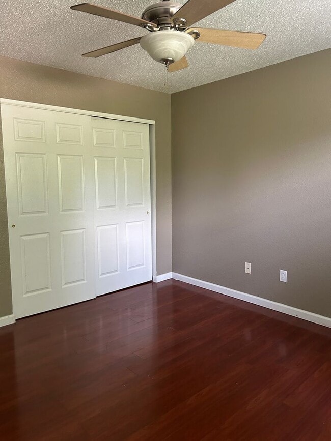 Building Photo - 1456 Kingsley Dr