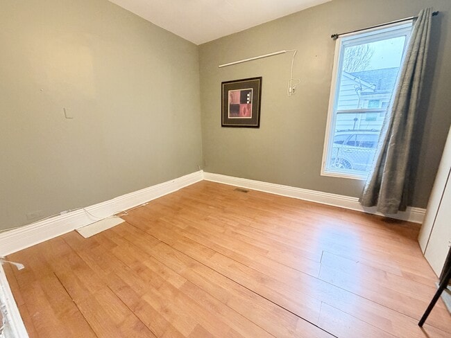 Building Photo - 337 Maxwell St