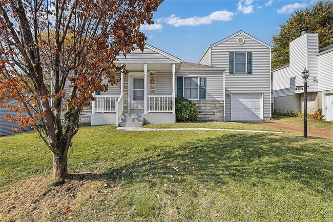 Building Photo - Large 4BR / 2BA Home with Granite Kitchen, Deck & Fenced Yard  Lifestyle-Oriented