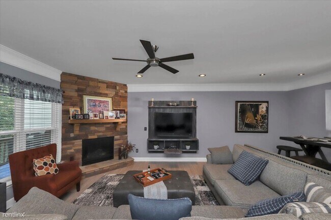 Building Photo - 3 br, 3.5 bath Townhome - 6529 Bennington ...