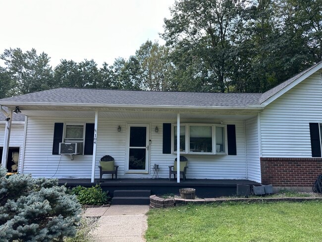 Building Photo - 104 Aspen Cir