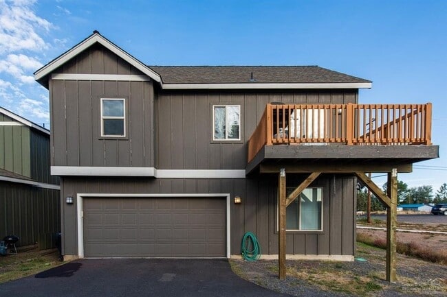 Building Photo - Hard to find 4 Bed, 3 Full Bath Home