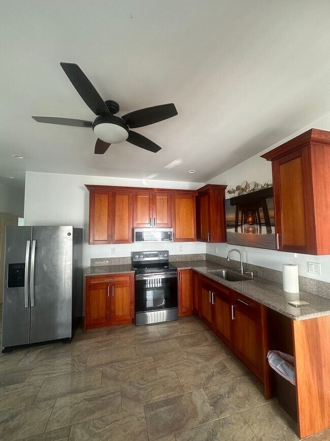 Building Photo - 327 Hamakua Dr