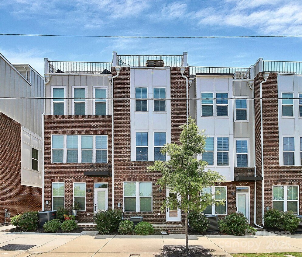 Primary Photo - 256 Parkwood Ave