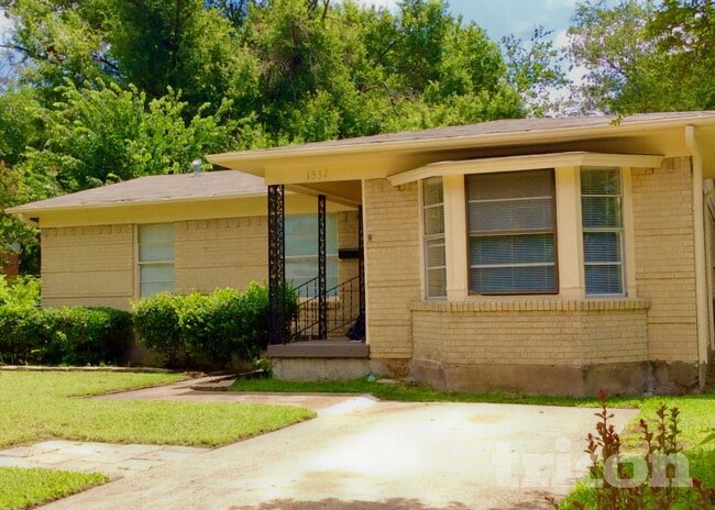 Building Photo - 1332 Ridgeview St
