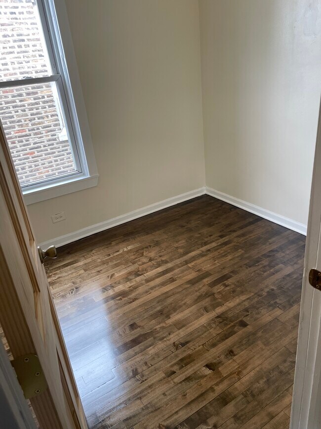 Foto del edificio - 1040 N Trumbull Ave