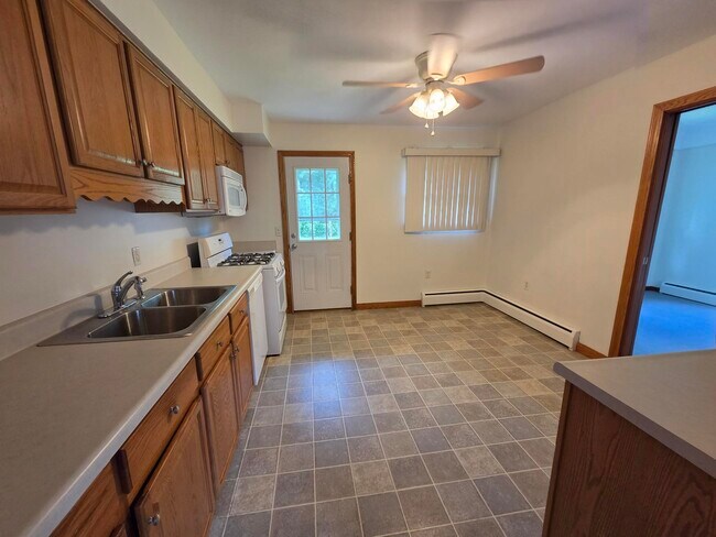 Building Photo - 208 Fischer Dr
