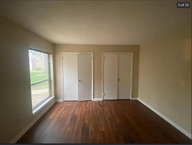 Foto del edificio - 6705 Majestic Oak Pl