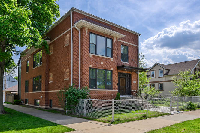 Primary Photo - 5801 W Ainslie St