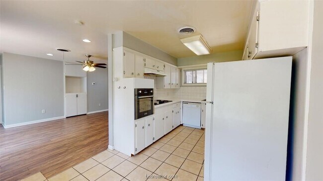 Foto del edificio - 1618 George Bush Dr