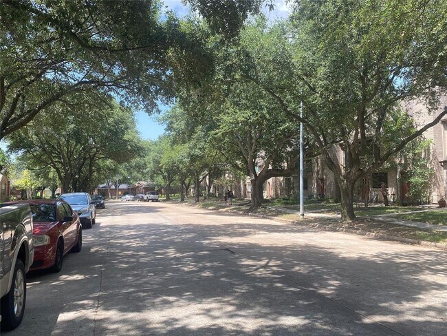 Foto del edificio - 6443 Kentwick Dr