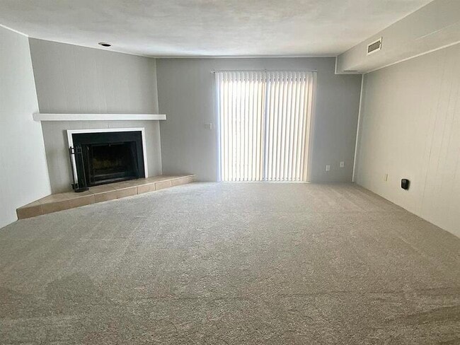 Building Photo - 609 White Oak Dr
